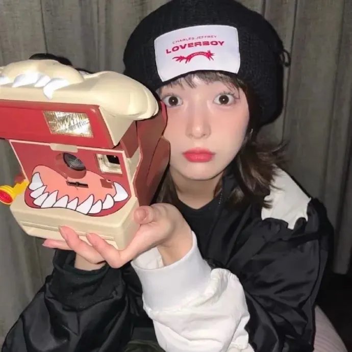 神圣性女 海报